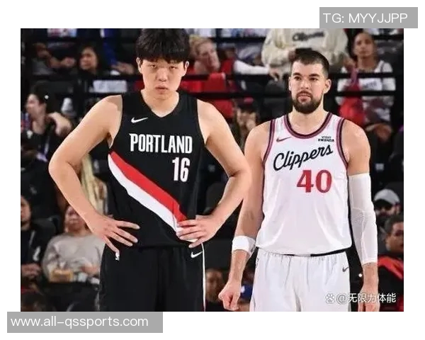 杨瀚森与偶像约基奇的赛场对话瞬间如此接近却又遥不可及 杨瀚森与偶像约基奇的赛场对话瞬间如此接近却又遥不可及