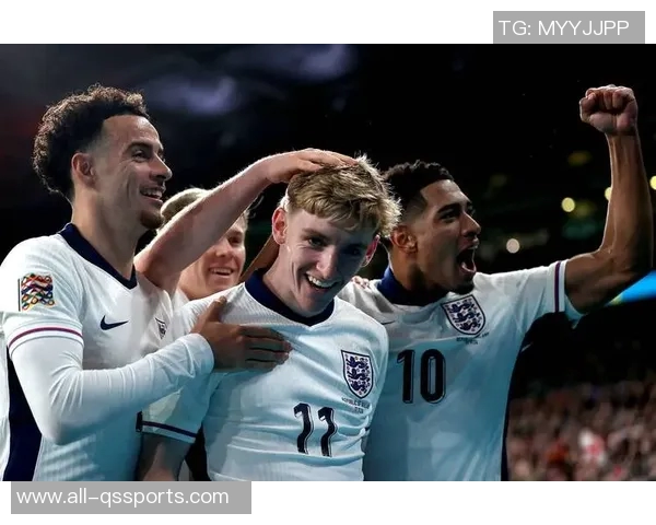 凯恩主动关心小贝林与特尔交流展现老好人本色